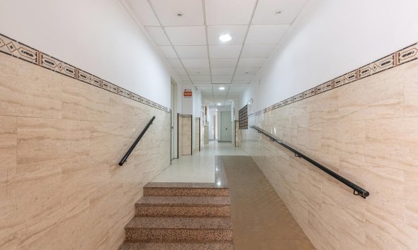 Resale - Apartment - Torrevieja - Centro