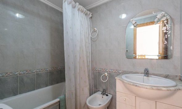 Resale - Apartment - Torrevieja - Centro
