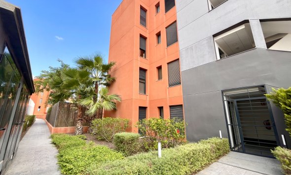 Resale - Apartment - Orihuela Costa - Villamartin