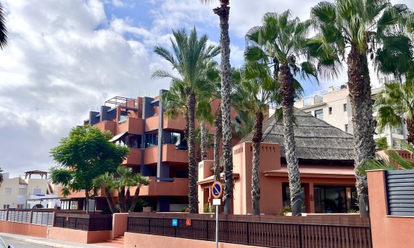 Resale - Apartment - Orihuela Costa - Villamartin