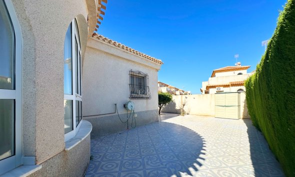 Resale - Villa - Orihuela Costa - Playa Flamenca