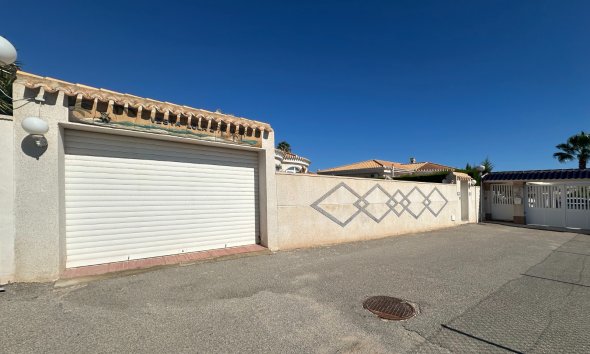 Resale - Villa - Orihuela Costa - Playa Flamenca
