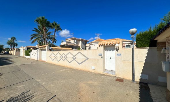 Resale - Villa - Orihuela Costa - Playa Flamenca