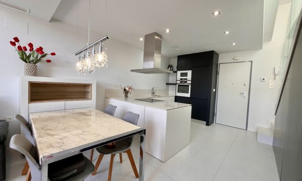 Resale - Villa - Orihuela Costa - Los Dolses