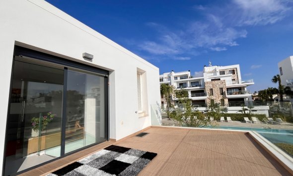 Resale - Villa - Orihuela Costa - Los Dolses