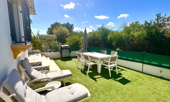 Resale - Terraced house / Townhouse - Orihuela Costa - Villamartín