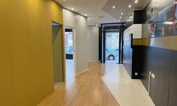 Resale - Commercial premises / Commercial unit / Retail space - Guardamar del Segura - Avenida Pais Valenciàno