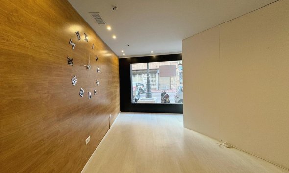Resale - Commercial premises / Commercial unit / Retail space - Guardamar del Segura - Avenida Pais Valenciàno