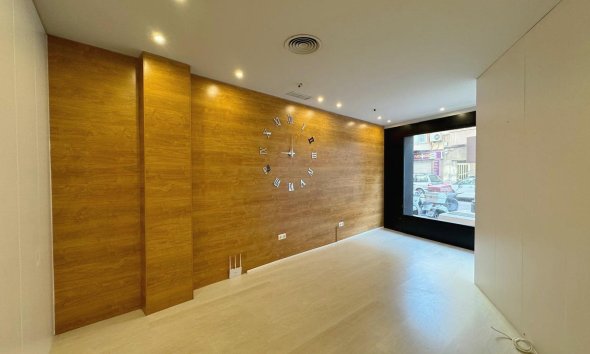 Resale - Commercial premises / Commercial unit / Retail space - Guardamar del Segura - Avenida Pais Valenciàno