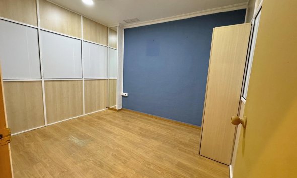 Resale - Commercial premises / Commercial unit / Retail space - Guardamar del Segura - Avenida Pais Valenciàno