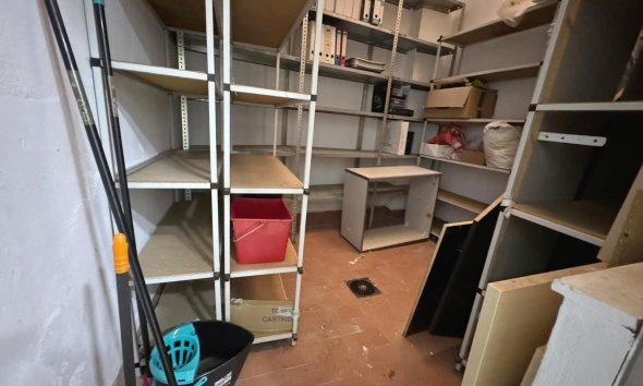 Resale - Commercial premises / Commercial unit / Retail space - Guardamar del Segura - Avenida Pais Valenciàno