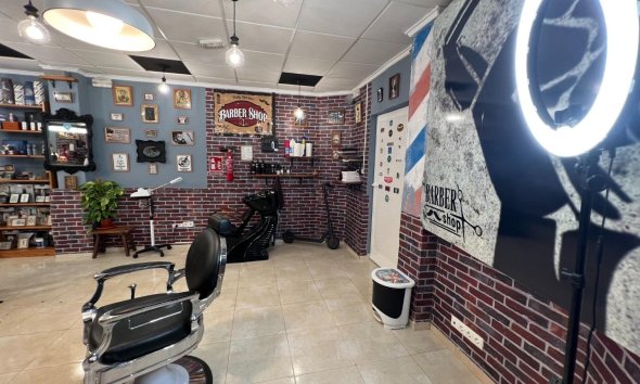 Resale - Commercial premises / Commercial unit / Retail space - Guardamar del Segura - CENTRO