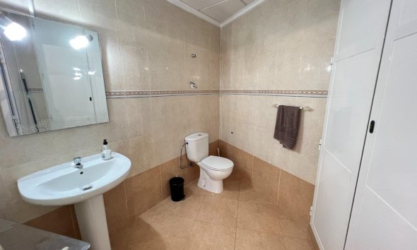 Resale - Commercial premises / Commercial unit / Retail space - Guardamar del Segura - CENTRO