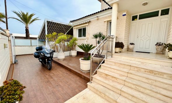 Resale - Villa - Torrevieja - La Mata