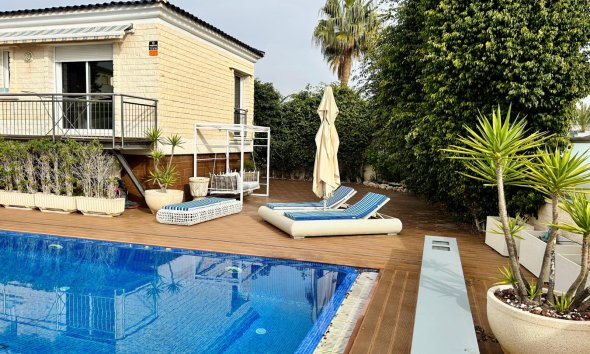 Resale - Villa - Torrevieja - La Mata