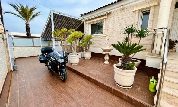 Resale - Villa - Torrevieja - La Mata