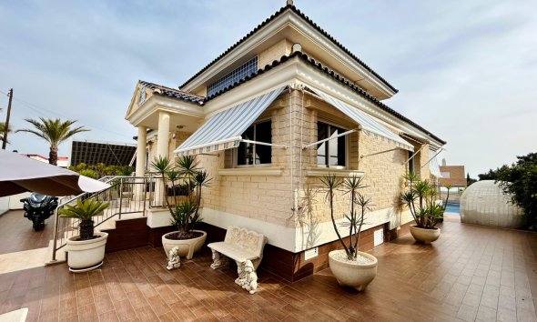 Resale - Villa - Torrevieja - La Mata