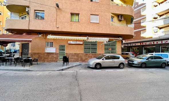 Resale - Commercial premises / Commercial unit / Retail space - Torrevieja - Center Torrevieja