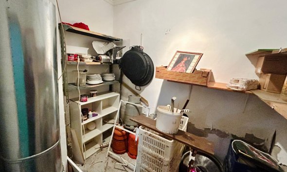 Resale - Commercial premises / Commercial unit / Retail space - Torrevieja - Center Torrevieja