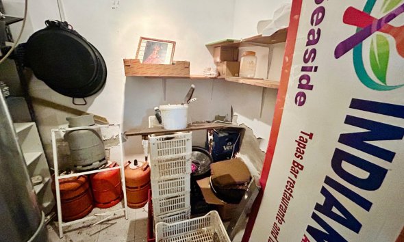 Resale - Commercial premises / Commercial unit / Retail space - Torrevieja - Center Torrevieja