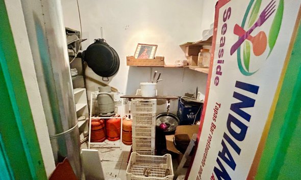 Resale - Commercial premises / Commercial unit / Retail space - Torrevieja - Center Torrevieja