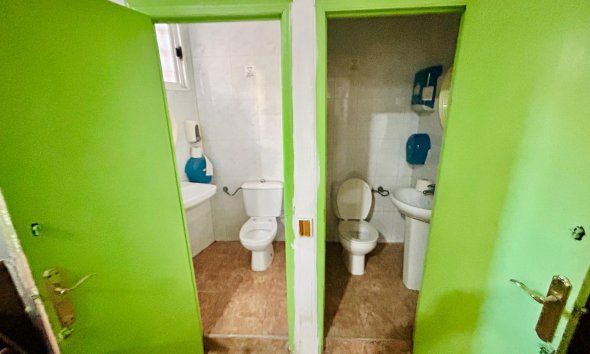 Resale - Commercial premises / Commercial unit / Retail space - Torrevieja - Center Torrevieja