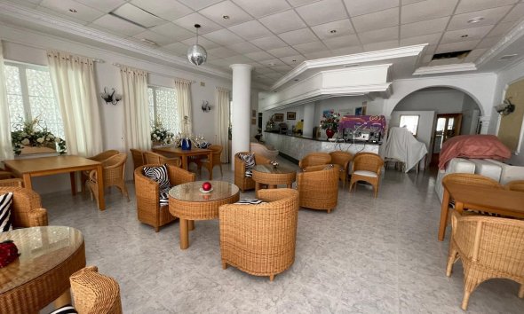 Resale - Commercial premises / Commercial unit / Retail space - Guardamar del Segura - Guardamar Playa