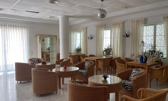 Resale - Commercial premises / Commercial unit / Retail space - Guardamar del Segura - Guardamar Playa