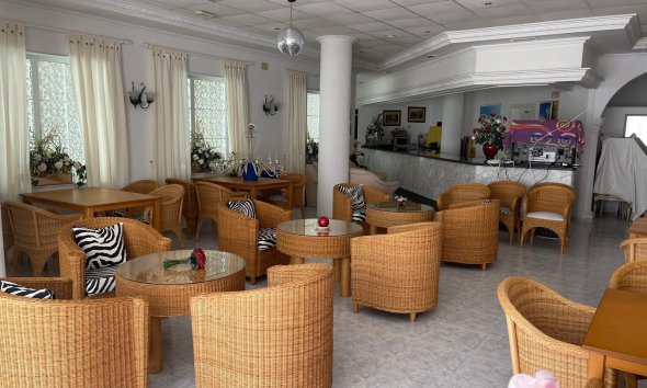 Resale - Commercial premises / Commercial unit / Retail space - Guardamar del Segura - Guardamar Playa