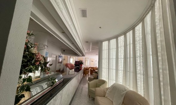 Resale - Commercial premises / Commercial unit / Retail space - Guardamar del Segura - Guardamar Playa