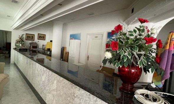 Resale - Commercial premises / Commercial unit / Retail space - Guardamar del Segura - Guardamar Playa