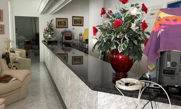 Resale - Commercial premises / Commercial unit / Retail space - Guardamar del Segura - Guardamar Playa