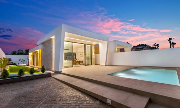 Resale - Villa - Torrevieja - El Chaparral