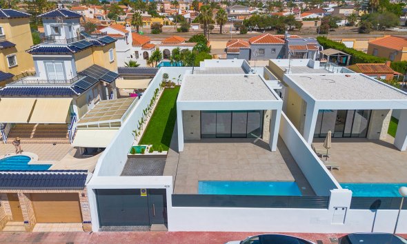 Resale - Villa - Torrevieja - El Chaparral