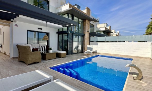 Resale - Villa - Orihuela Costa - Lomas de Cabo Roig