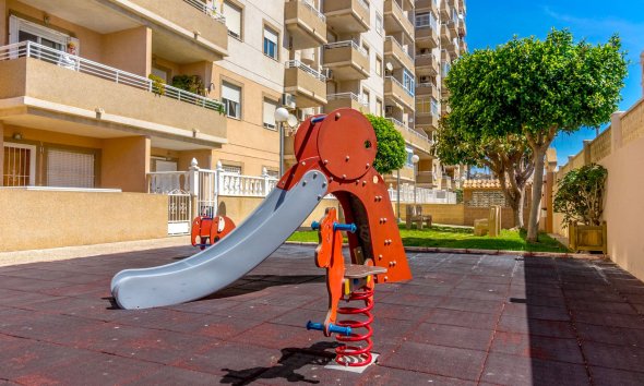 Resale - Apartment - Torrevieja - Centro