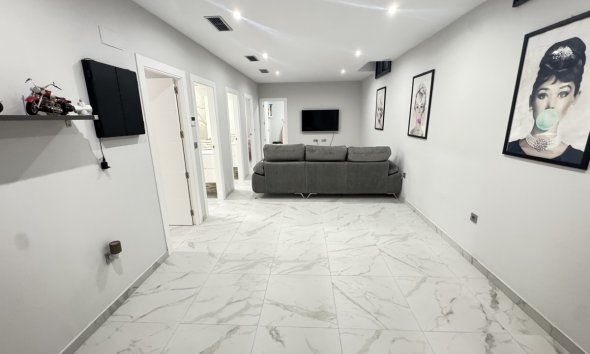 Resale - Villa - Orihuela Costa - Villamartin