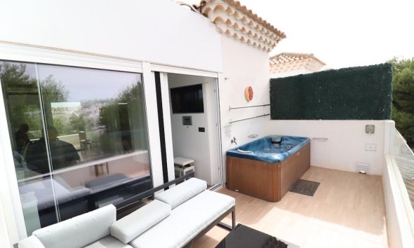 Resale - Villa - Orihuela Costa - Montezenia