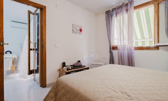 Resale - Apartment - Torrevieja - Playa de La Acequion