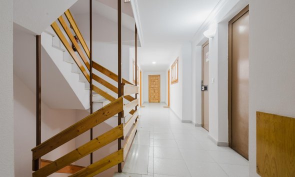 Resale - Apartment - Torrevieja - Playa de La Acequion