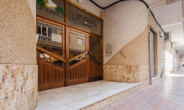 Resale - Apartment - Torrevieja - Playa de La Acequion