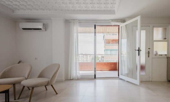 Resale - Apartment - Torrevieja - Playa del Acequión