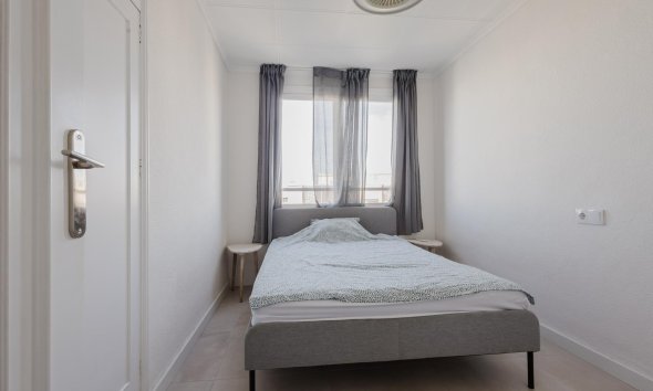 Resale - Apartment - Torrevieja - Playa del Acequión