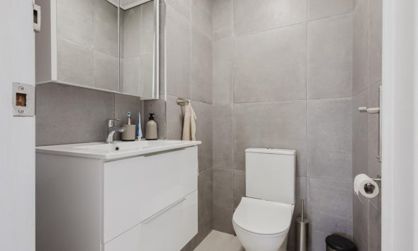 Resale - Apartment - Torrevieja - Playa del Acequión