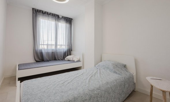 Resale - Apartment - Torrevieja - Playa del Acequión