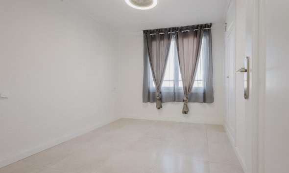 Resale - Apartment - Torrevieja - Playa del Acequión