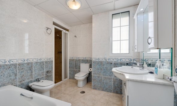 Resale - Apartment - Torrevieja - Playa del Acequión