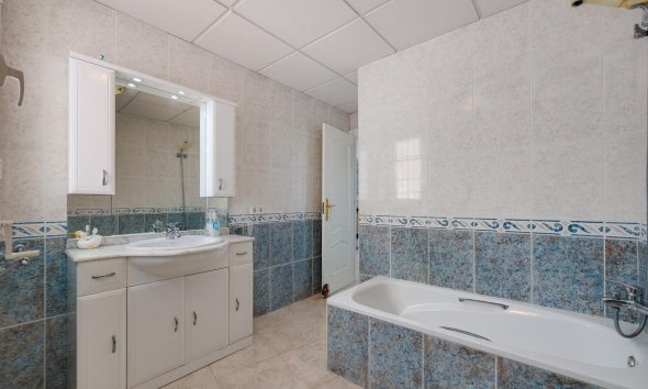 Resale - Apartment - Torrevieja - Playa del Acequión