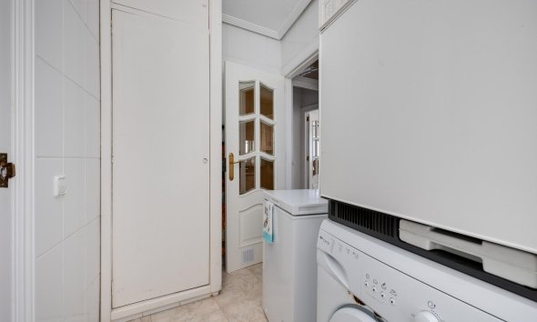 Resale - Apartment - Torrevieja - Playa del Acequión