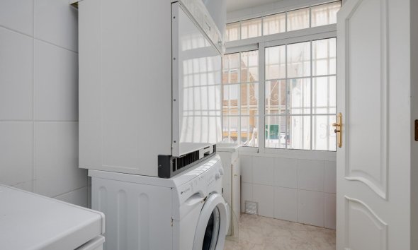 Resale - Apartment - Torrevieja - Playa del Acequión